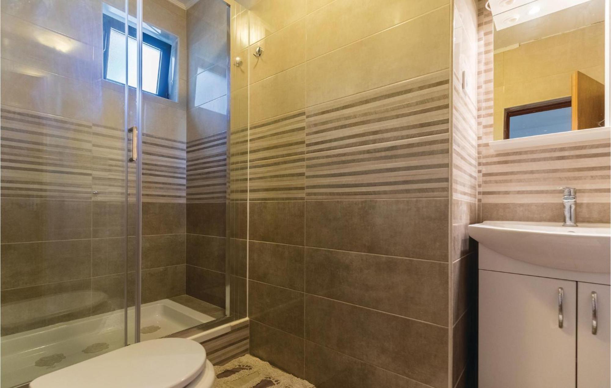 Awesome Apartment In Klek With Kitchen Екстер'єр фото
