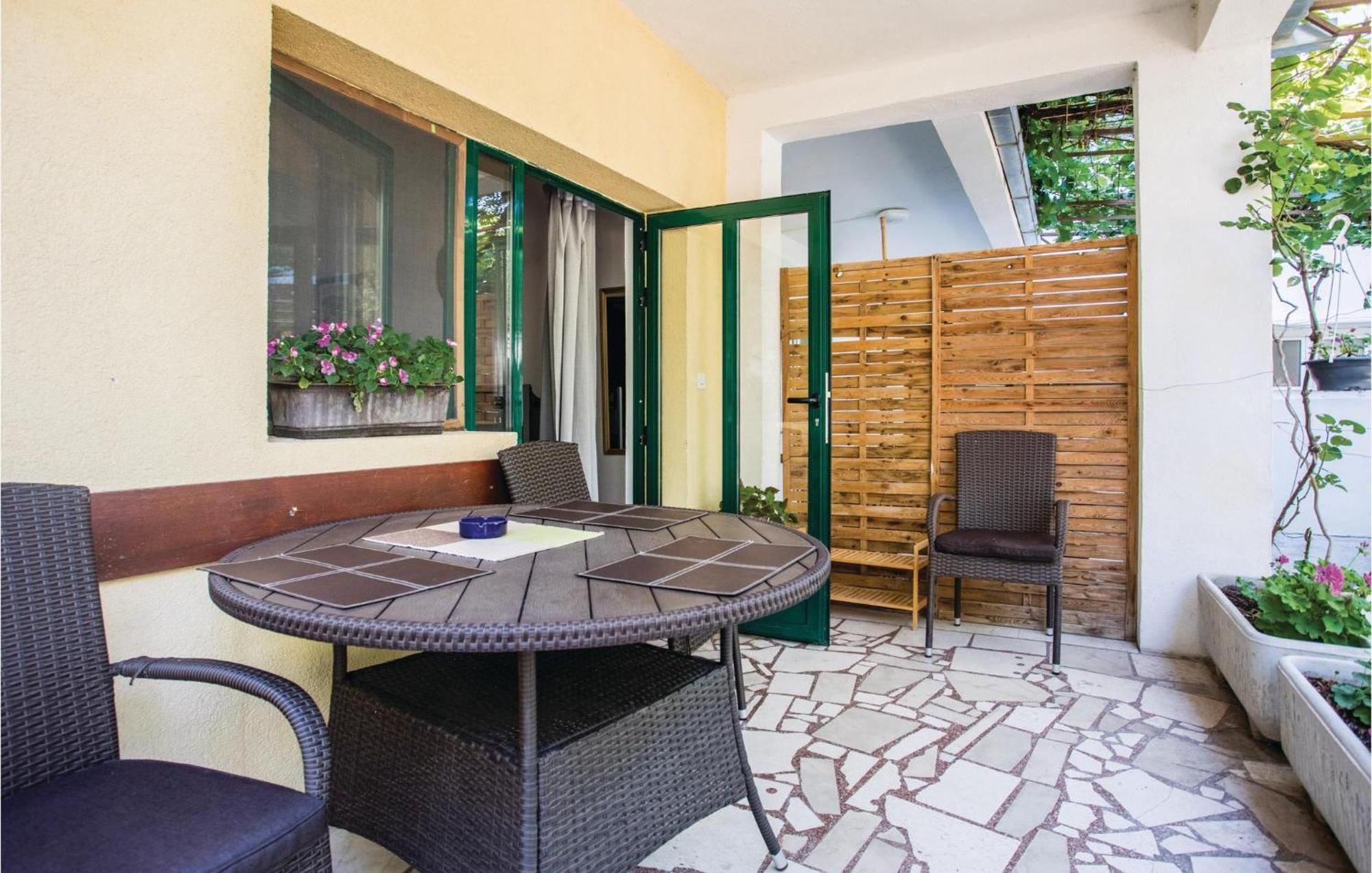 Awesome Apartment In Klek With Kitchen Екстер'єр фото