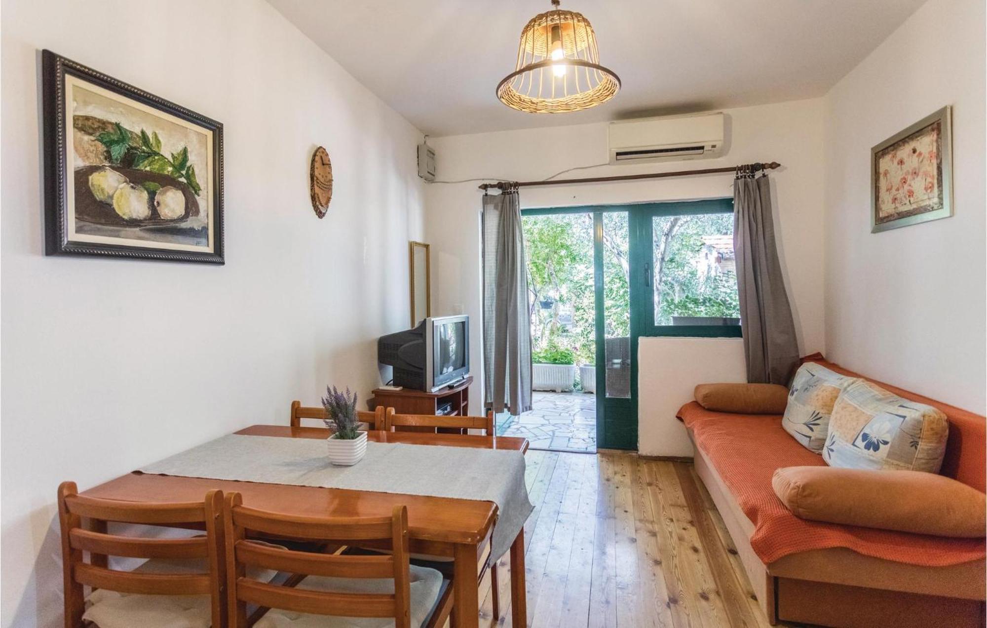 Awesome Apartment In Klek With Kitchen Екстер'єр фото