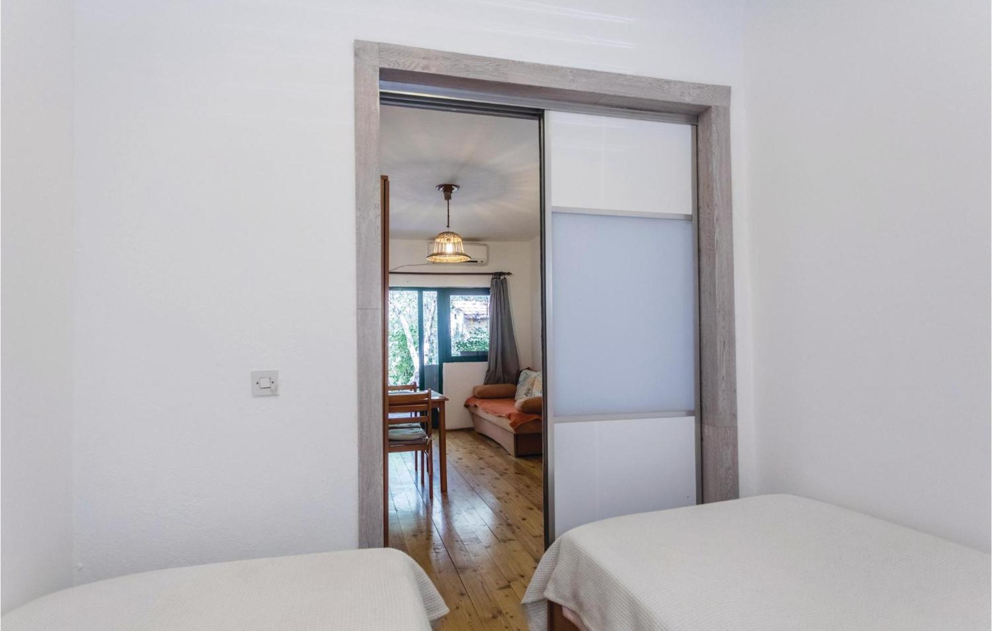 Awesome Apartment In Klek With Kitchen Екстер'єр фото