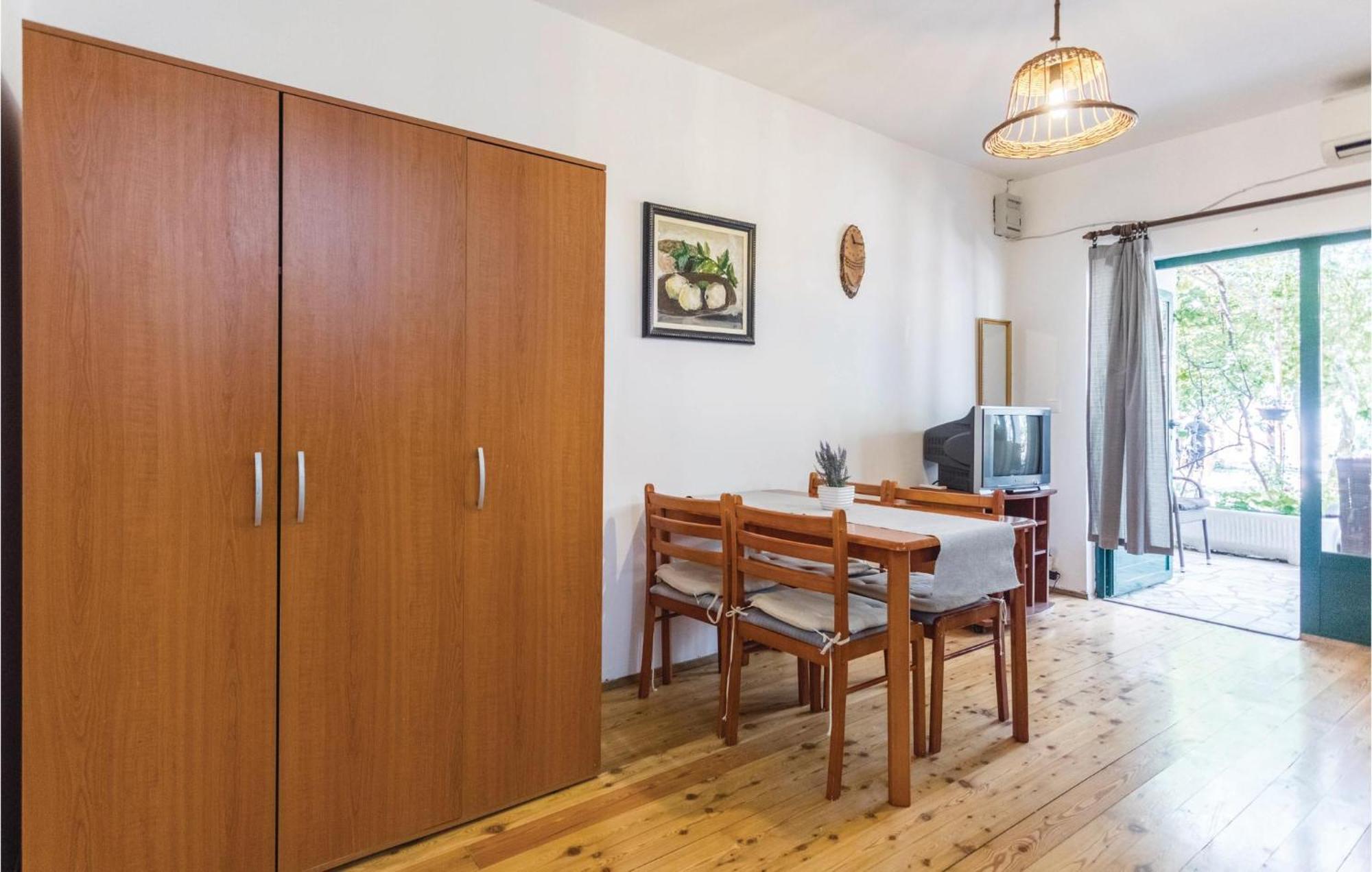 Awesome Apartment In Klek With Kitchen Екстер'єр фото